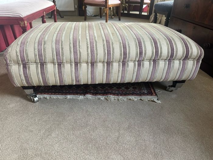 footstool /Ottoman