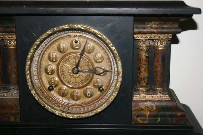 Vintage Clock (in working order )