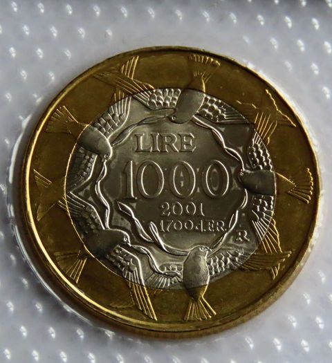 San Marino Bimetallic collector coin | 1000 Lire 2001 BUNC Flying Doves with Ribbon of Freedom