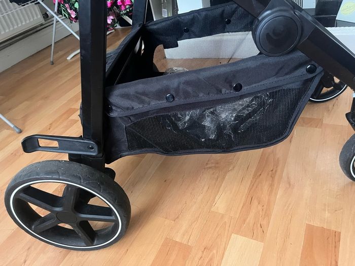Baby travel system and baby rocker (collection only)