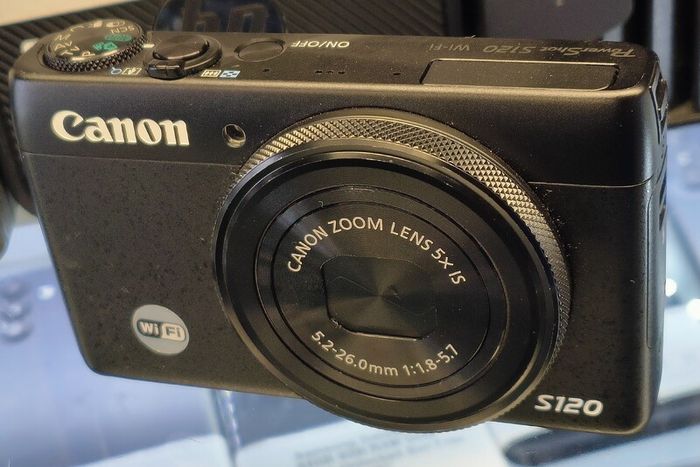 Canon PowerShot S120 Digital Camera w/ 12.1 MP 1/1.7 Inch Sensor & Wi-Fi Enabled Black/ Used