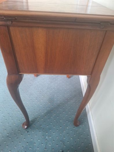 1953 Singer 201k in Queen Anne cabinet with stunning walnut burl top