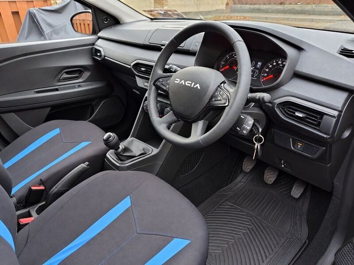 Sandero 2025. Perfect condition. I'm moving abroad