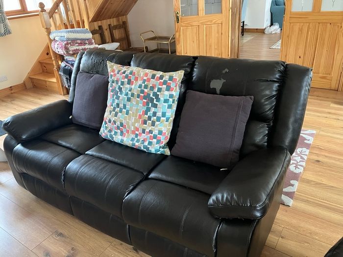 Couch with 2 recliner arm chairs