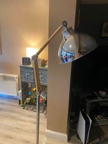 Adjustable floor lamp