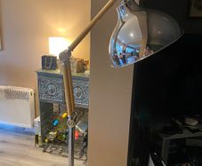 Adjustable floor lamp