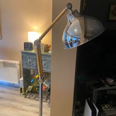 Adjustable floor lamp