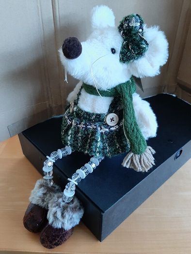 2026 Sitting mouse BNWT
