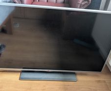 LG TV 42inch (+wall bracket)