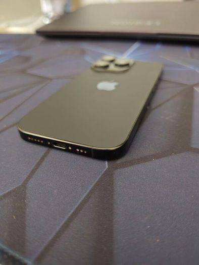 Iphone 16 Pro 256gb with Airpors 2 Pro