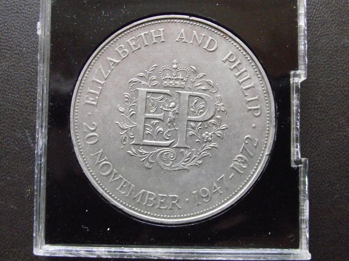 1972 Great Britain 25 New Pence 'Royal Silver Wedding Anniversary'