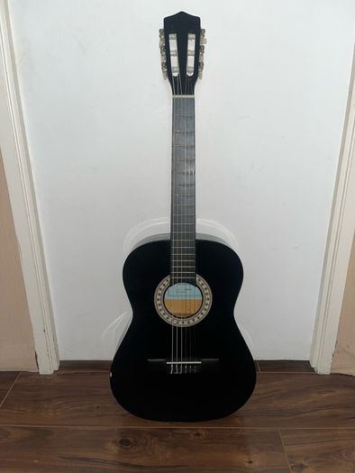 Child's 3/4 Guitar with Carrier, Extra Strings, Strap and 3 Picks.