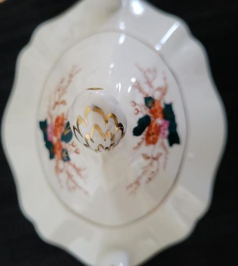 Lovely Lidded Mason's "Grosvenor" Pot