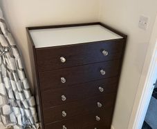 Walnut chest of drawers