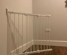 2x child gates for stairs adjustable length