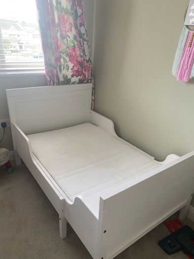 Toddler bed