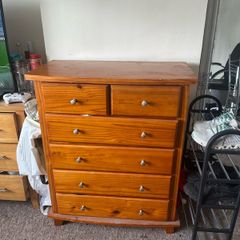 chest of drawers