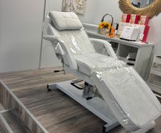 Professional beauty chair