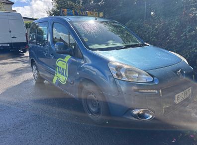 Wheelchair Taxi Peugeot Partner 2015 AUTOMATIC