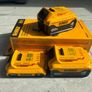 dewalt 18v / 20 volt battery set 4Ah and 2Ah Image 7