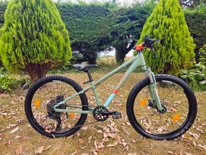 CUBE Acid 240 Disc kids bike. Cycle