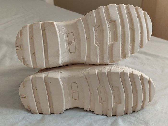 UGG unisex kids boots