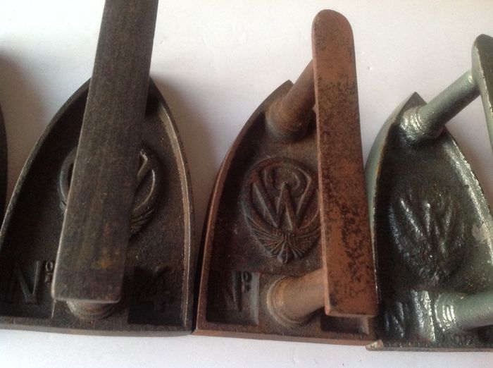 4x Antique Flat Irons French Cast Iron