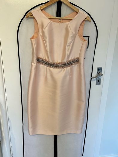 Mother of bride outfit.