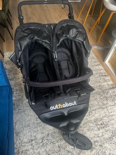 Double Buggy Out n About Nipper V4  (Excellent condition)