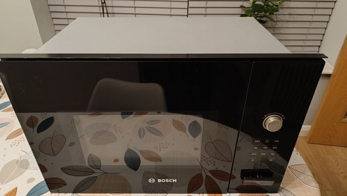 BOSCH Built-in microwave 900W - only 80 euro