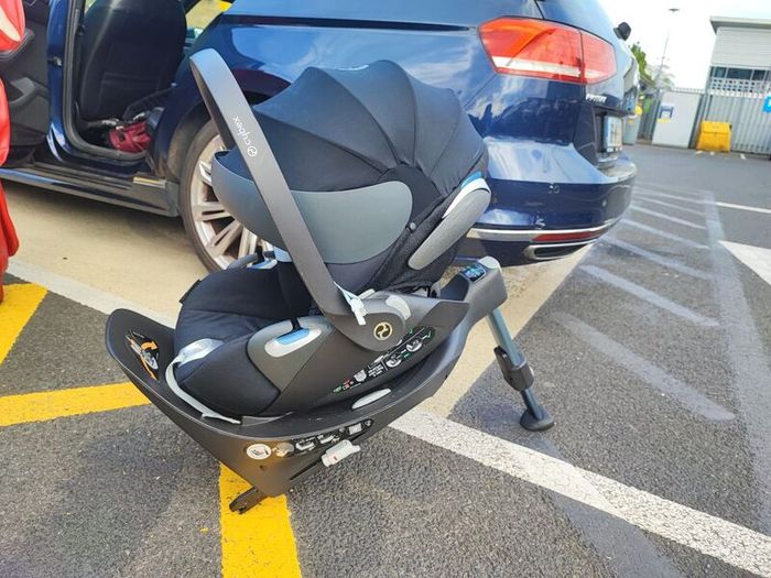 Cybex Z2 car seat and 360 base