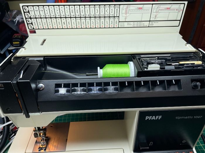 PFAFF tipmatic 1027 Heavy Duty Sewing Machine - Serviced - As New!