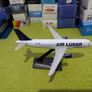 Air Luxor 1:200 scale model airplane, Airbus A320 aircraft Image 2