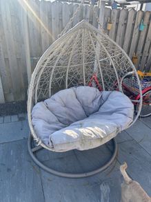 egg chair