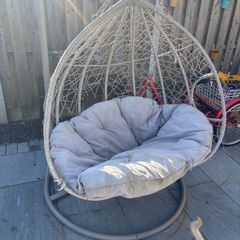 egg chair