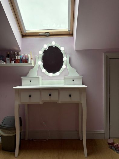 Vanity desk