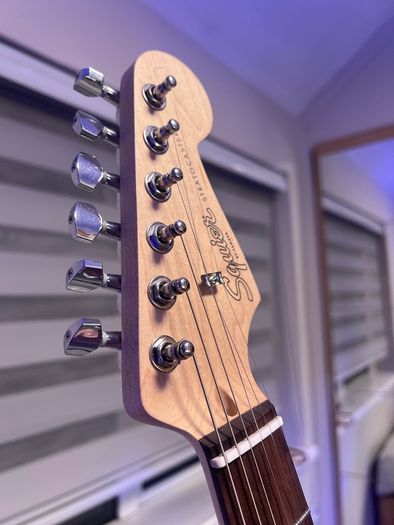 squire by fender debut Stratocaster in 2 tone sun burst with fender amp
