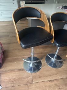 Kitchen island stools