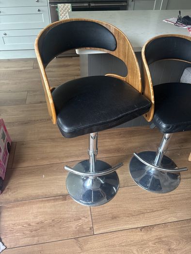 Kitchen island stools