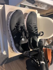 On clouds Swift 4 Brand new Size UK9.5
