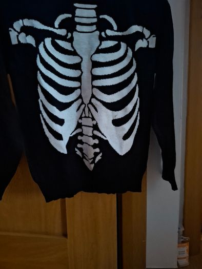 Skeleton jumper
