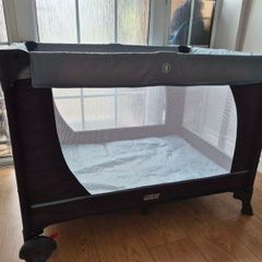Travel cot