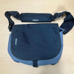 Nikon DSLR Camera Shoulder Bag - Black - Padded with Adjustable Divider