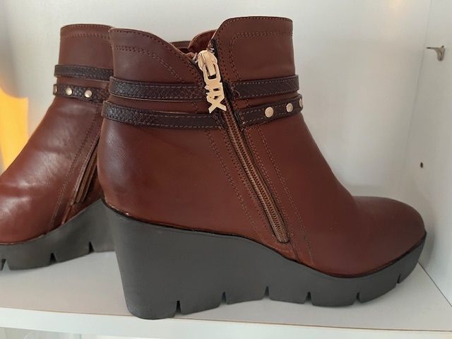 Brown Leather Ankle Boots With Wedge Size 40 (uk 7).  Spanish Brand Xti Quality Soft Leather Boots & Excellent Condition
