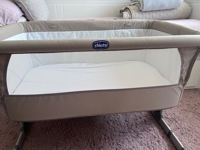 Chicco Next2Me Essential Side Sleeping Crib