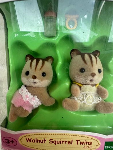 Sylvanian Families Walnut Squirrel Twins 3218 Damaged Box Please see pictures