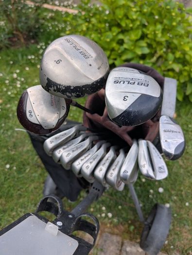 Deadly set of adult golf clubs