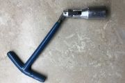 Sparkplug removal tool