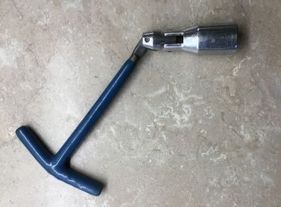 Sparkplug removal tool
