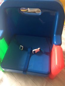 Baby fold-up portable baby feeding seat.